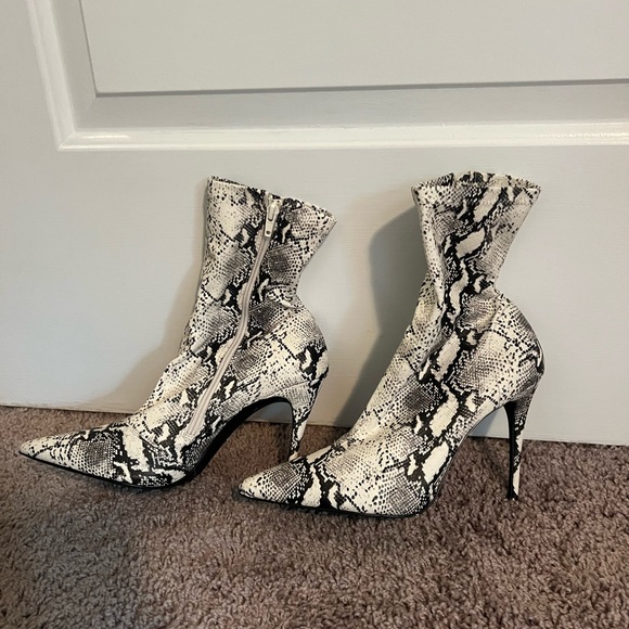 Steve Madden Daffy Natural Snake Boots - Picture 4 of 4